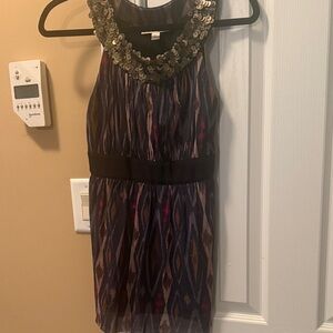 Sleeveless Patterned Shirt with Sequin Collar